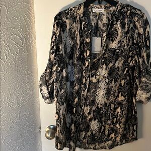 Calvin Klein Women's Black and White Top